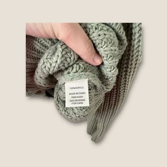 Moon & Madison Chubky Knit Sage Green Cowl Neck Sweater Medium - Picture 4 of 4
